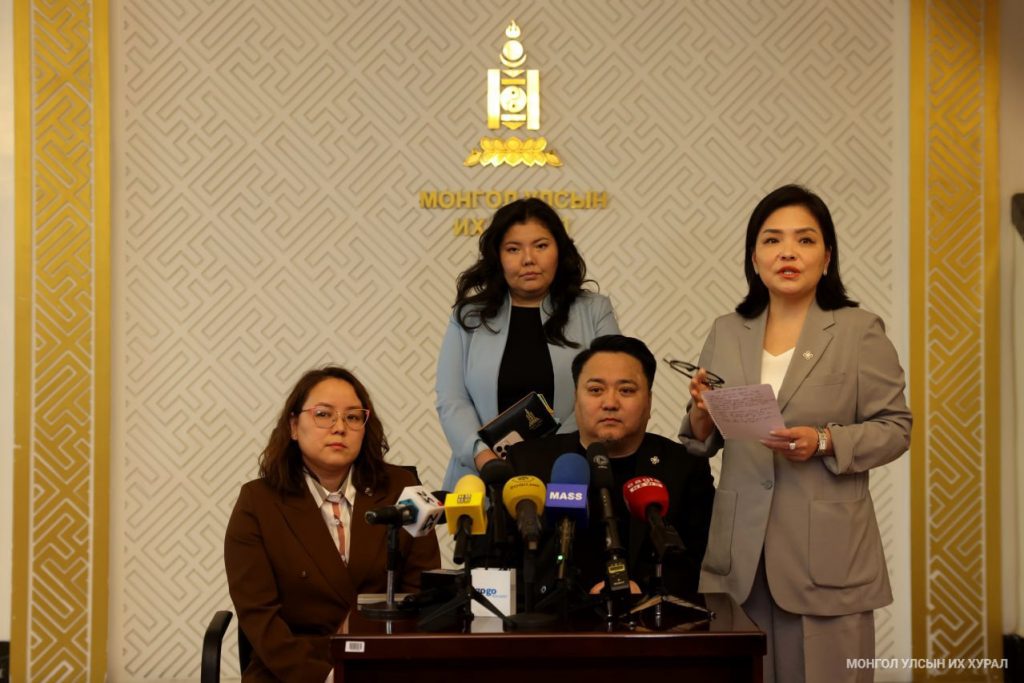 b8dead537f0444f595644c149892d25b