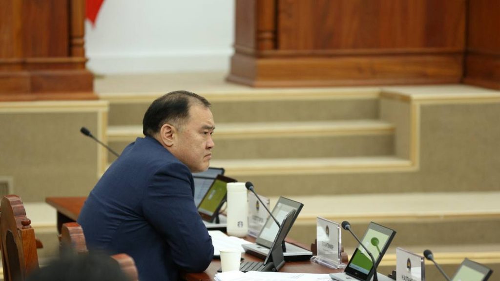 Л.Гантөмөр Төр дамын наймаанаас салах хэрэгтэй байна