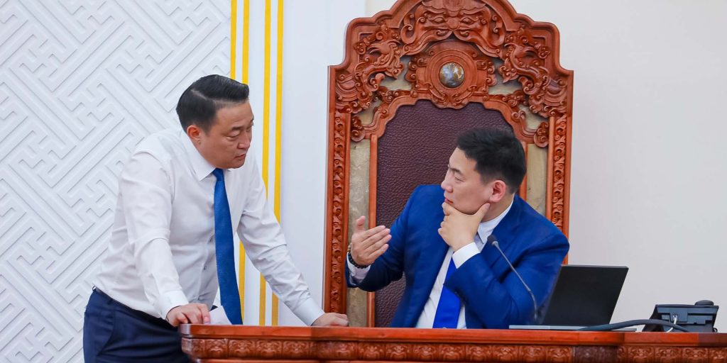 amarbayasgalan-oyun-erdene-zasgiin-gazar-1