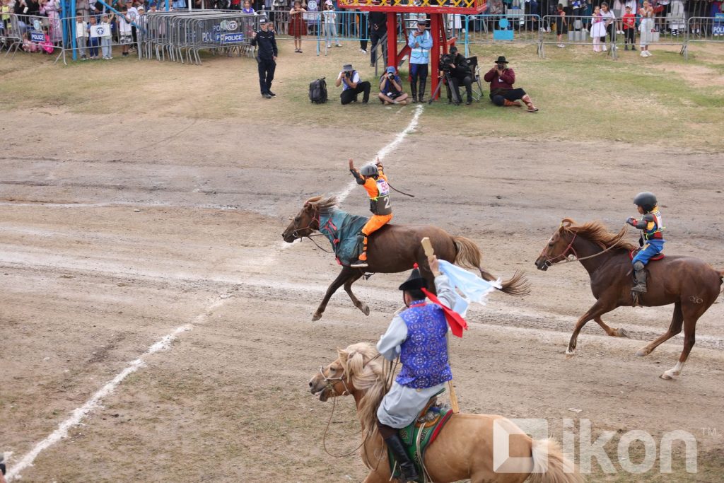 0lyf4k_2L3A2408_x974