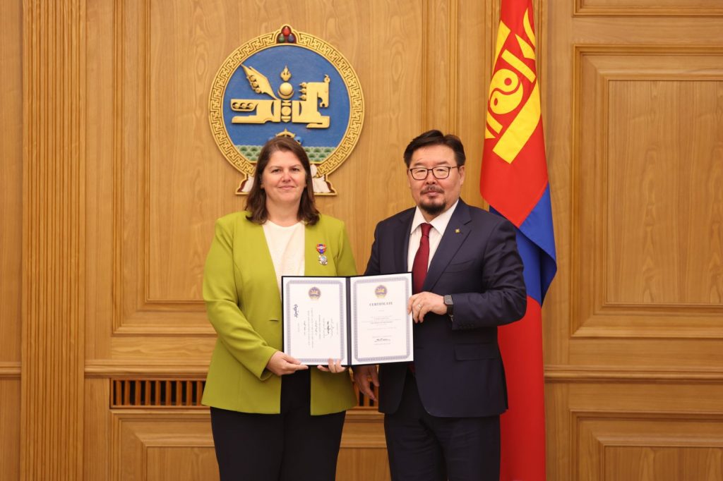 E4A4sJ1yb4BVxrU2ysYV