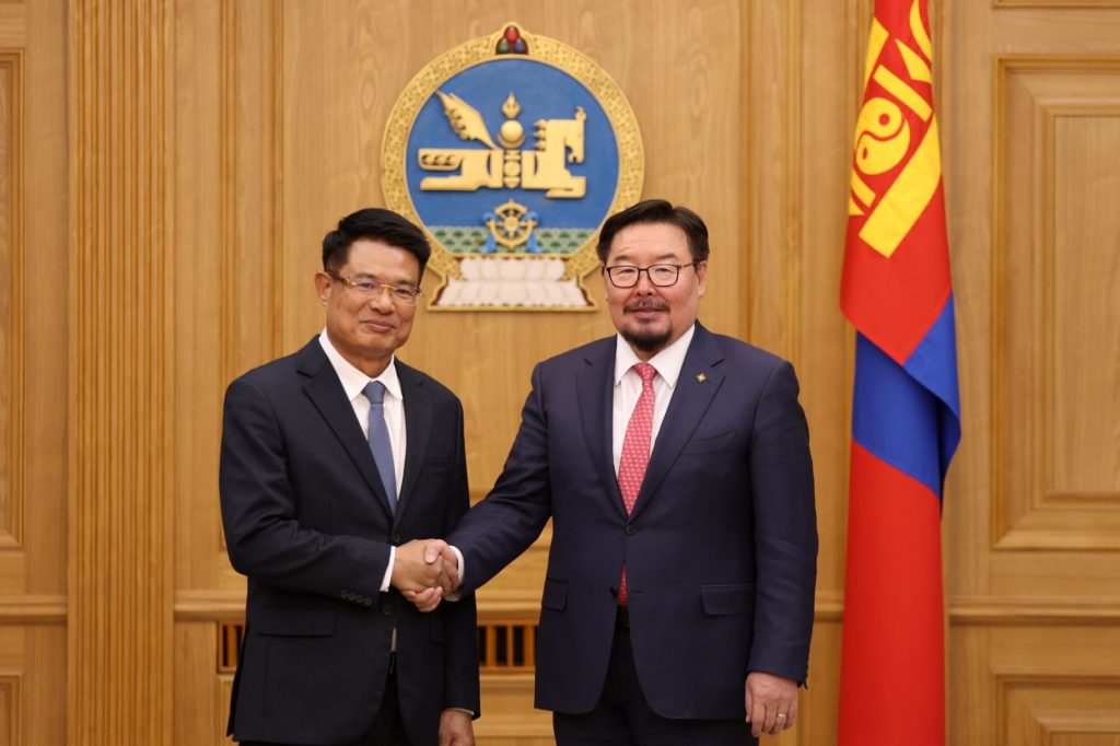 Roswy7vCUr37QzJS3zv9