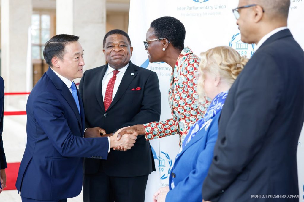 dfc8d7b176d946a7ad8581e9d39938e3