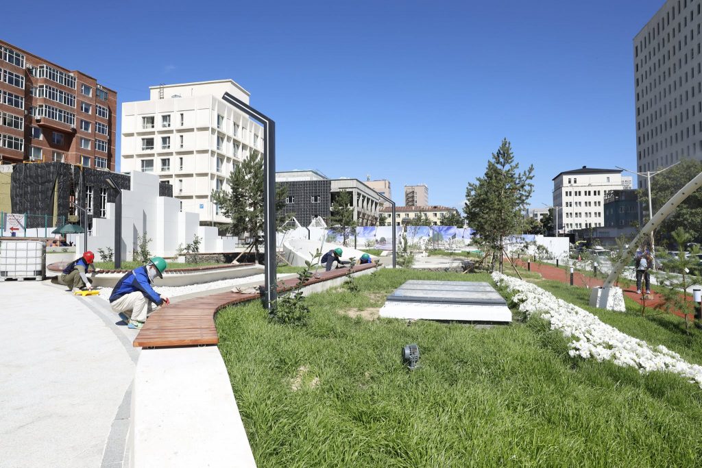 6893278d76868b67547b3003