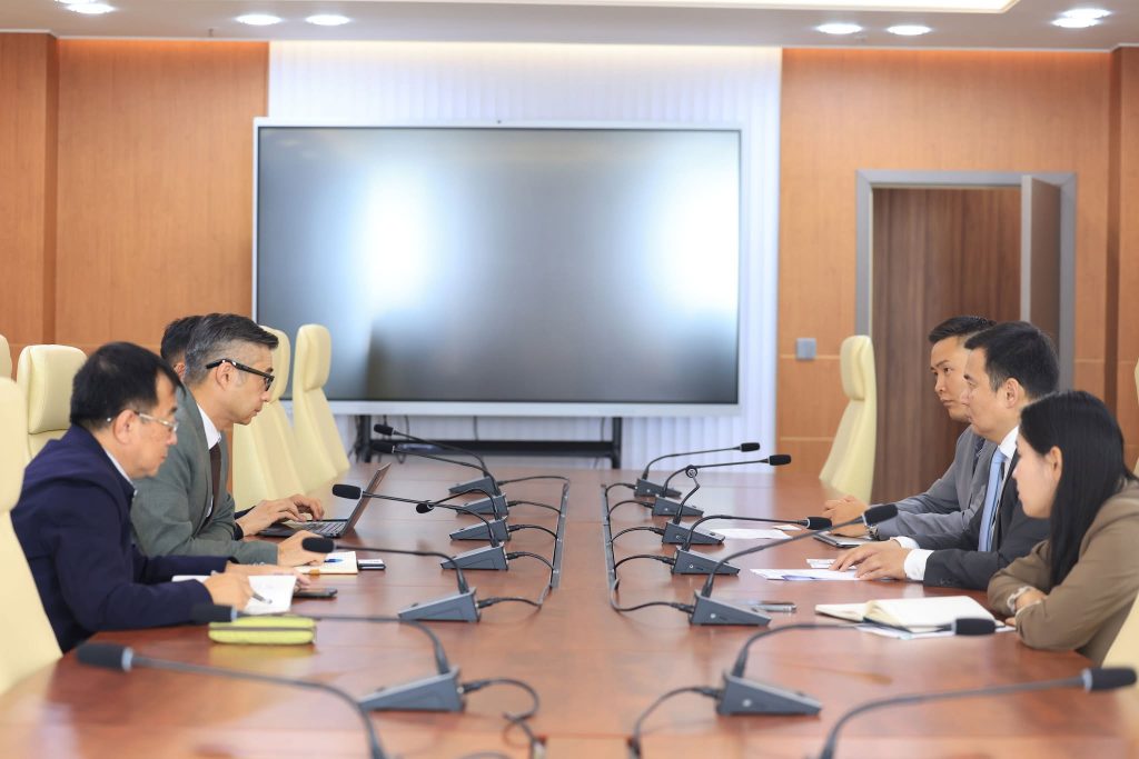 68944cd976868b67547b3036