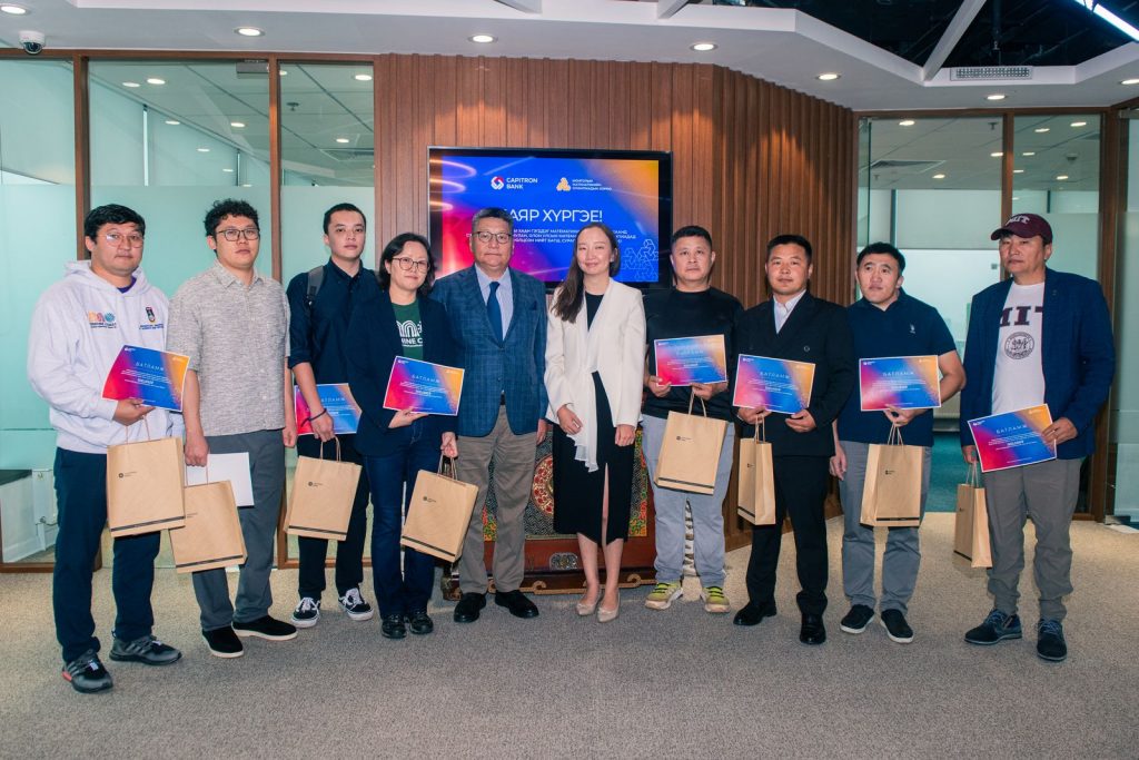 78biy9__UMP2646_x974