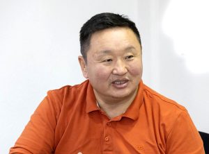 Н.Тэгшбаяр Эх орончийн арьс нөмөрсөн рекетүүд “Халзан Бүрэгтэй” дээр цөөвөр чонос мэт цугларч иргэдийг турхирч байна