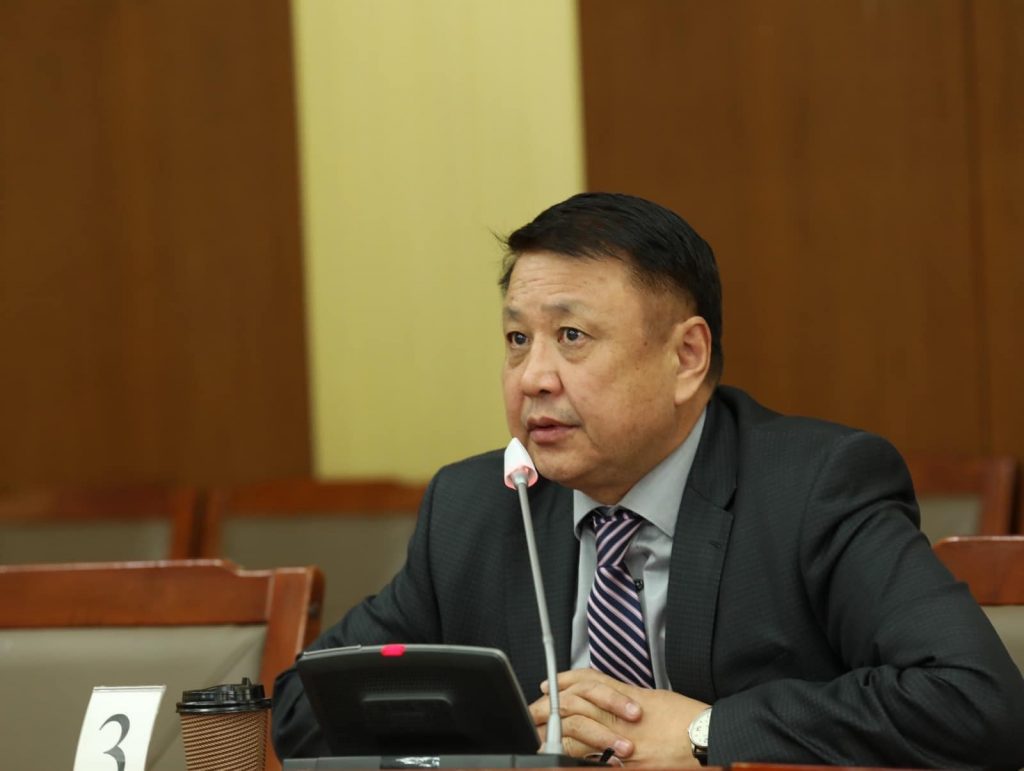 Р.Даваадорж Дунд хугацаанд тогтвортой өсөлтийг хадгалах зорилгоор мөнгөний бодлогын хүүг зөөлрүүлэх боломжгүй гэж Мөнгөний бодл