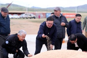 Тариалалтын талбайн хэмжээг нэмэгдүүлж хөнгөлөлттэй зээлд хамруулахад дэмжлэг үзүүлэхийг тариалан эрхлэгчид хүслээ