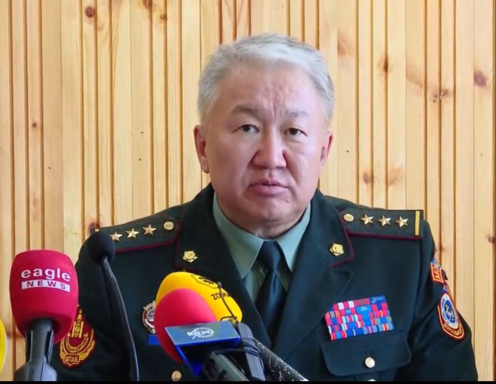 ХЗДХ-ийн_сайд_О.Алтангэрэл_Дотоодын_цэргийн_командлагч_Р.Чингисийг_ү_ap3bXSe