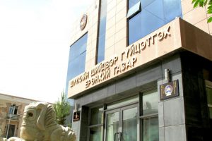 Шүүхийн шийдвэр гүйцэтгэх байгууллагын ахмад ажилтан шүгэл үлээв