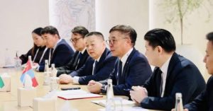 17583982854048951741