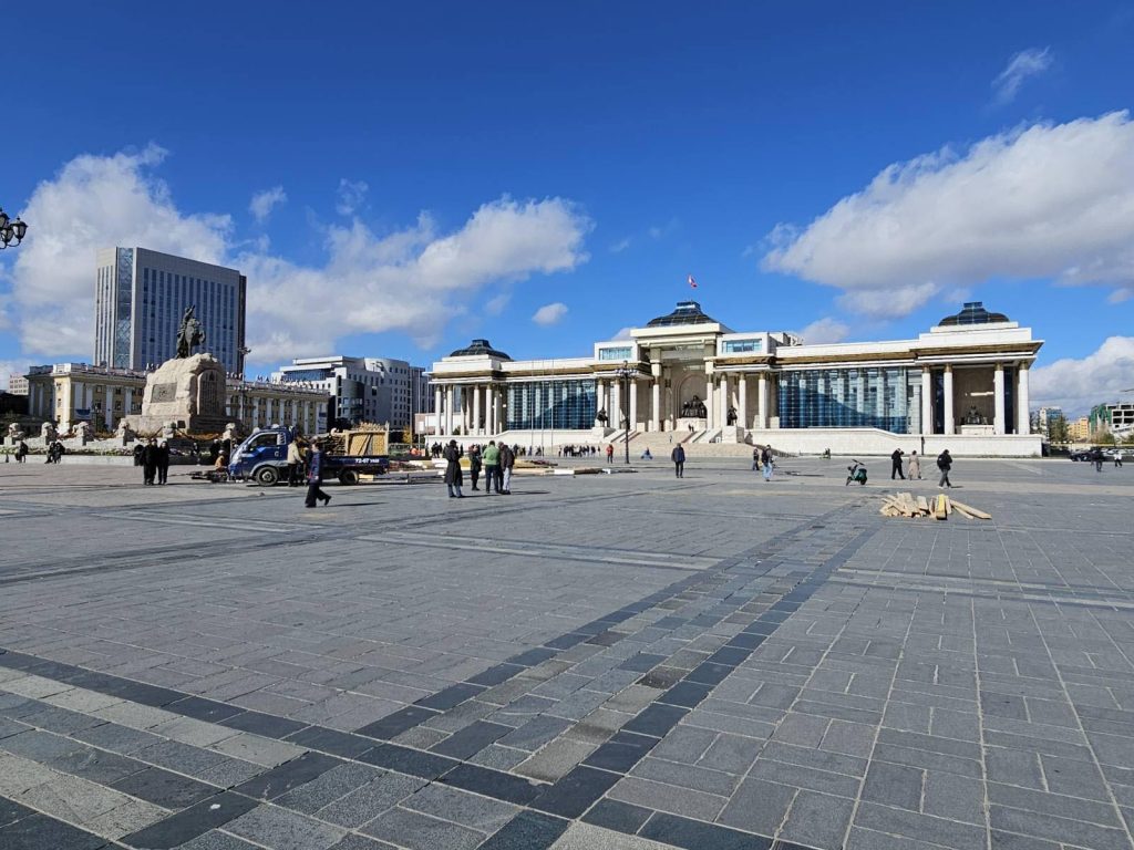 68df5cdbe337fe7967a30351