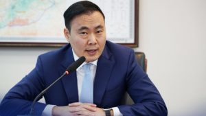 И.БАТХҮҮ Албан ёсны эрхтэй компаниудаар дамжуулан Хятадаас бараа бүтээгдэхүүнээ импортлох хэрэгтэй_l