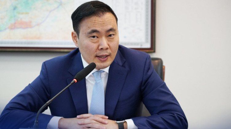 И.БАТХҮҮ Албан ёсны эрхтэй компаниудаар дамжуулан Хятадаас бараа бүтээгдэхүүнээ импортлох хэрэгтэй_l