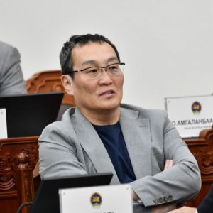 Х.Тэмүүжин Ерөнхий сайд нь гишүүдийнхээ дунд суудаг болох хуулийн төсөл өргөн барина