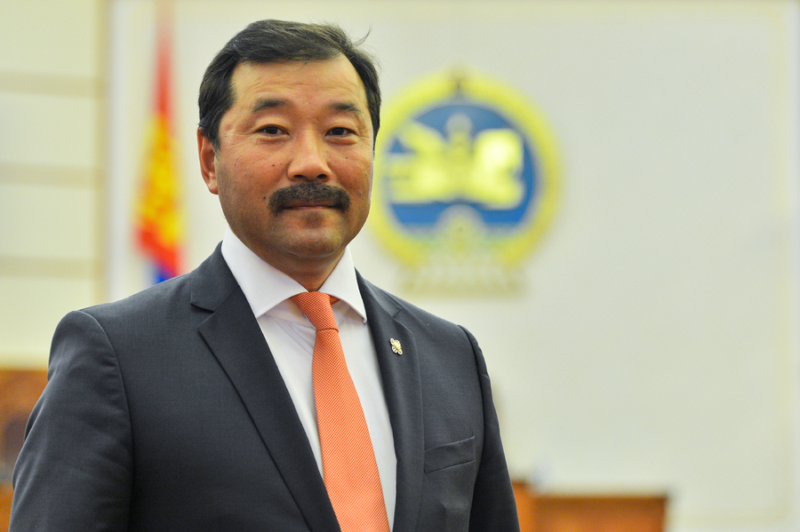 2EOW0EVCgTeGrlcyeB3R