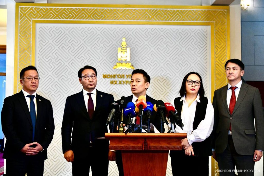 86f237db0f6d44d9942ec51a32a3c684