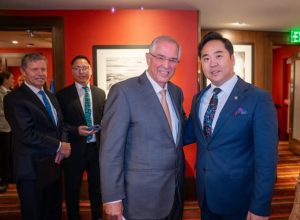 АНУ-ын их дээд сургуулиудад 200 оюутан сургах талаар санал солилцов