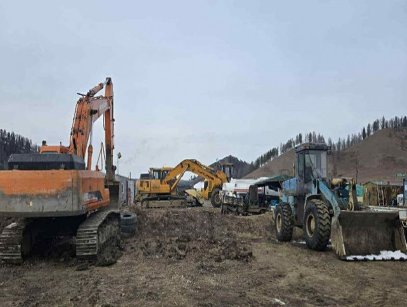 Экологийн цагдаа хууль бус ашигт малтмал олборлогчдын үйлдлийг илрүүлж таслан зогсоов