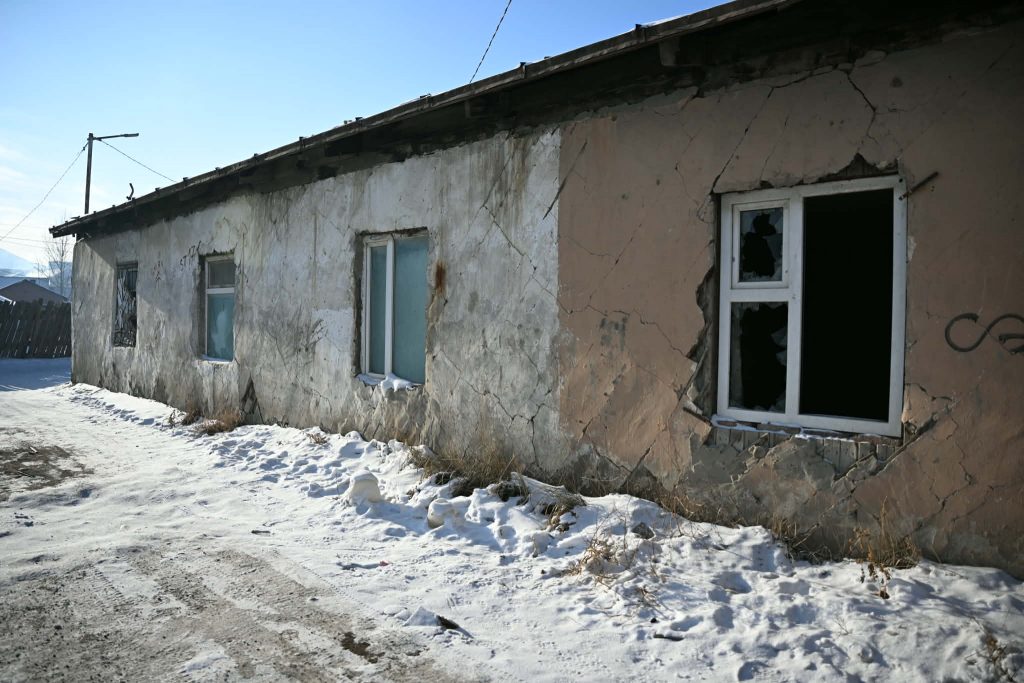 693bb461e337fe7967a30b5e