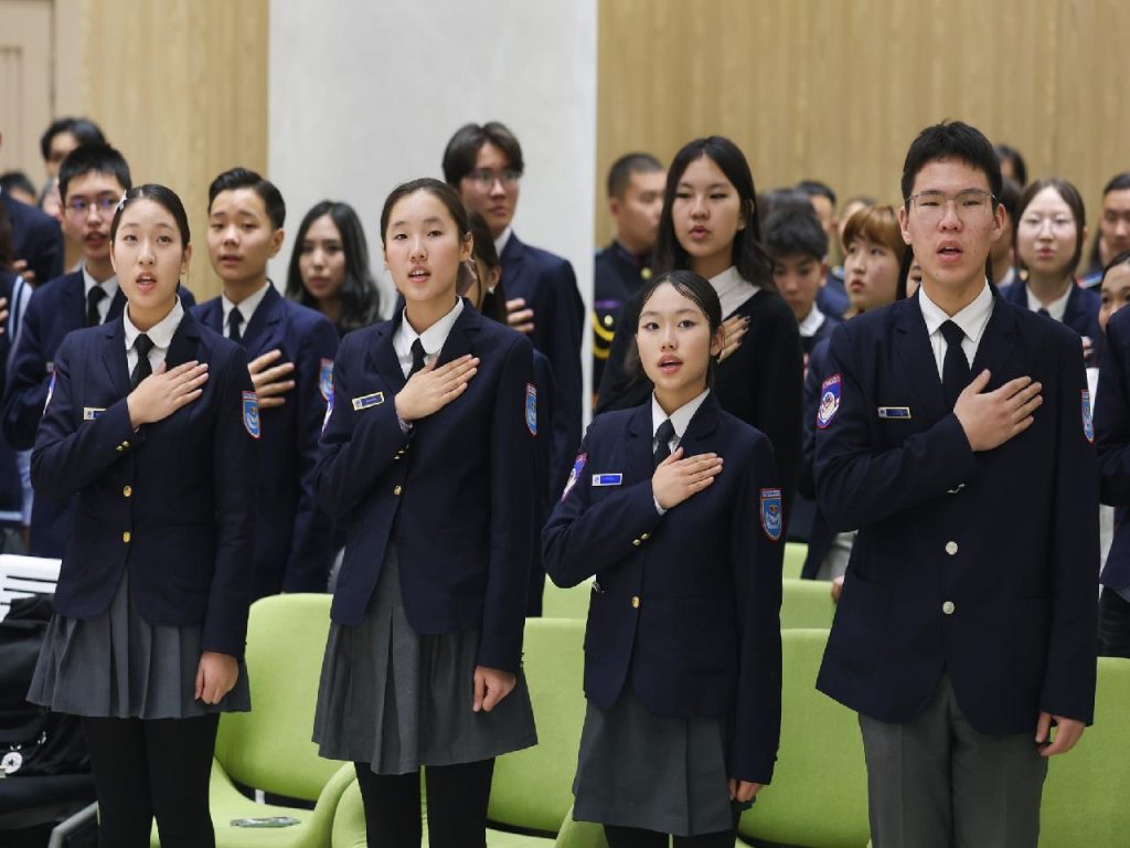 large-6937c85cf9b047338a080f3d