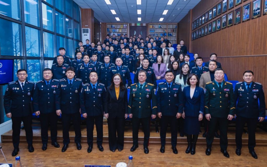 Цагдаа Дотоодын цэргийн байгууллагад хийсэн ПДИ-ийн судалгаа шинжилгээний тайланг хүлээлгэн өглөө