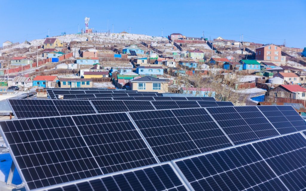 Чингэлтэй дүүргийн 68 өрхийн нарны хавтанг төвийн шугамд шууд холбож эхэллээ