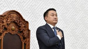 Д.Амарбаясгалан Чуулганы завсарлагааны үеэр гишүүд ажилтайгаа сайтар танилцаарай