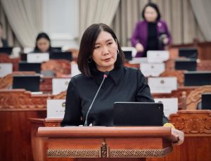 Л.Мөнхбаясгалан Би боловсролгүй гэдгээсээ ичдэггүй