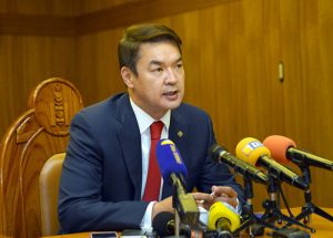 Ч.Сайханбилэг Надад тодорхой эрхэлж байгаа ажил байхгүй. Миний хувьд унаа тэрэг гэр доторх бүхий л зүйлсээ зараад ирсэн.