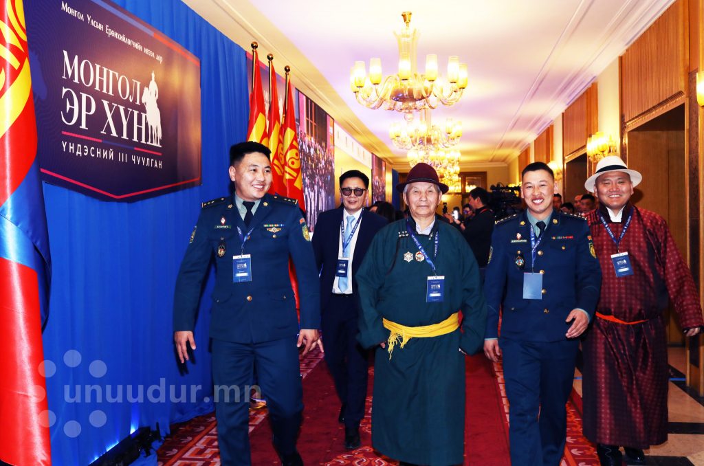 “Эр хүн бүр эрүүл биетэй саруул ухаантай эв эеэ эрхэмлэдэг байгаасай”