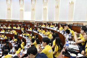 Өсвөрийн парламентчид усны асуудлаар чуулав