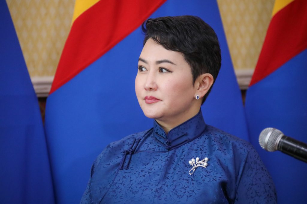 26QAGAZOSbxkIEj0qwoG