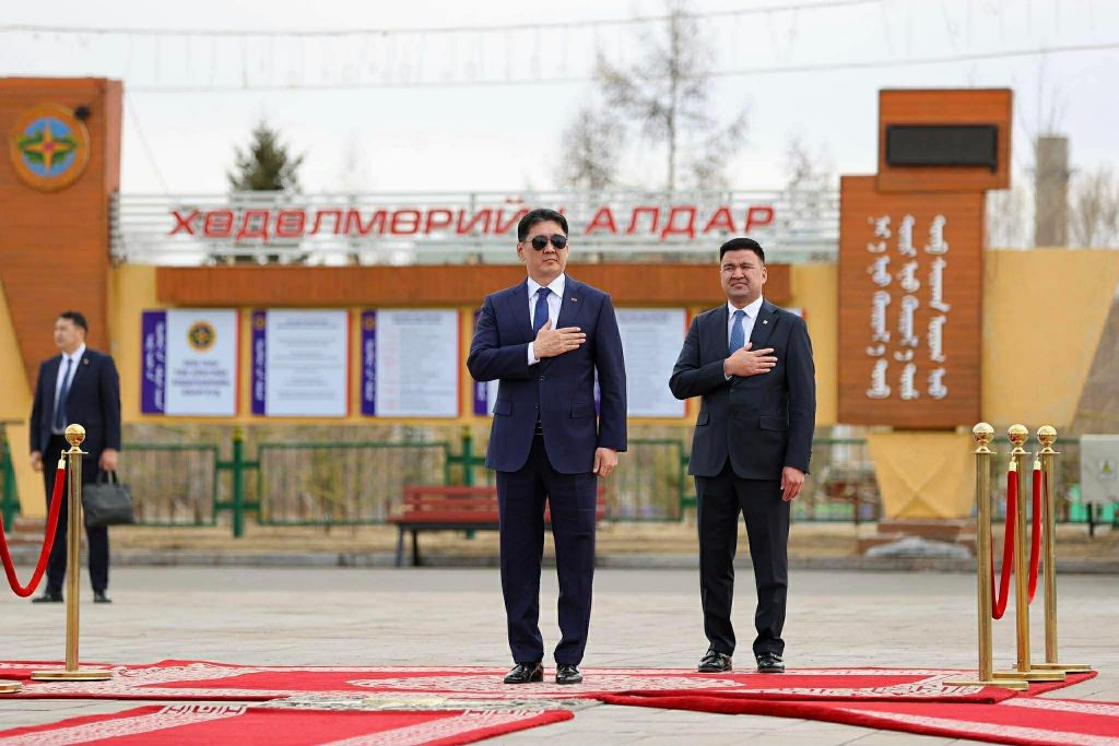 received_1309377844384838