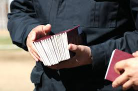 Албадан гаргах ёстой хятадуудыг улс төрчид хамгаалж байна гэв үү