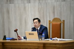 Өөрийнхөө болон хурлынхаа эсрэг үйл хөдлөл хийгээд байгаа А.Баяр юунд шунаад байна вэ