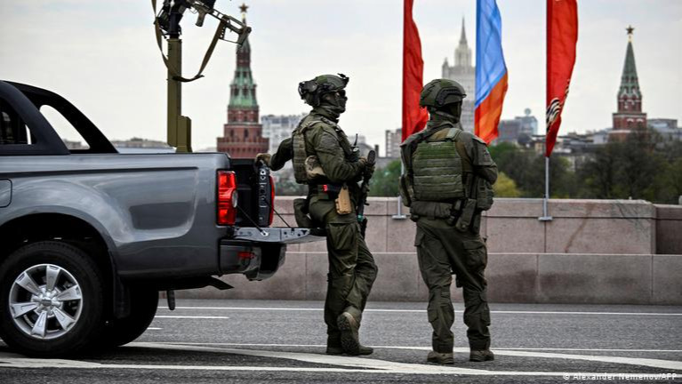 5-р сарын 9-ны ялалтын парадыг сурвалжлах гадаадын сэтгүүлчдийн итгэмжлэлийг цуцалжээ
