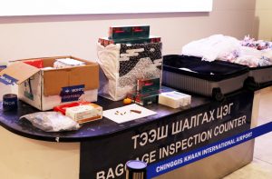 Хилээр хүнсний нэмэлт бүтээгдэхүүн нуун оруулж татвараас зайлсхийхийг завджээ